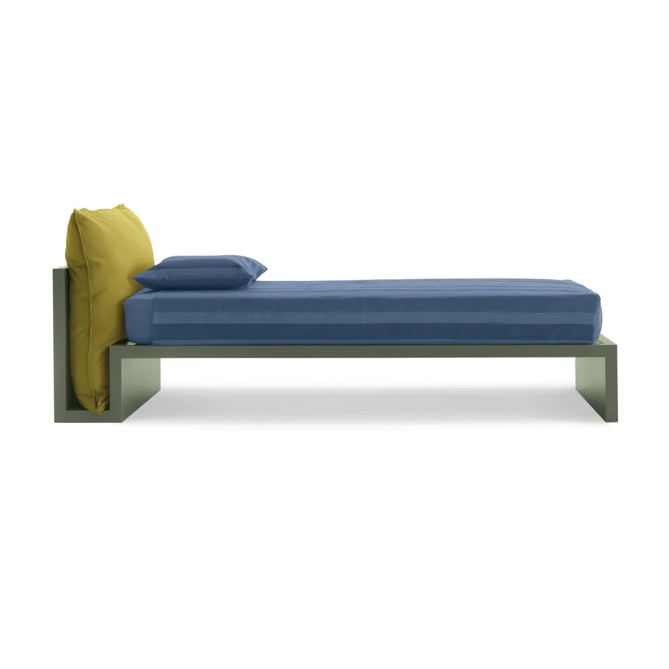 LagoLinea bed — Lago