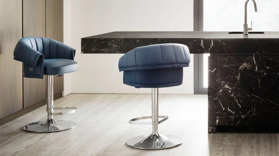 Manta Hocker — Rugiano